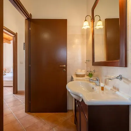 Slow Life, 10 Minutes From The Beaches And Local Shops