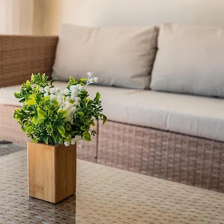 Slow Life, 10 Minutes From The Beaches And Local Shops * Olia Speciosa